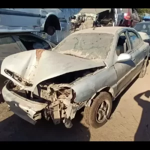 Kia Río año 2001 en desarme