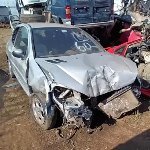 Peugeot 206 1.6 año 2003 en desarme
