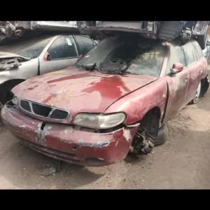 Daewoo Nubira 2.0 año 1998 en desarme